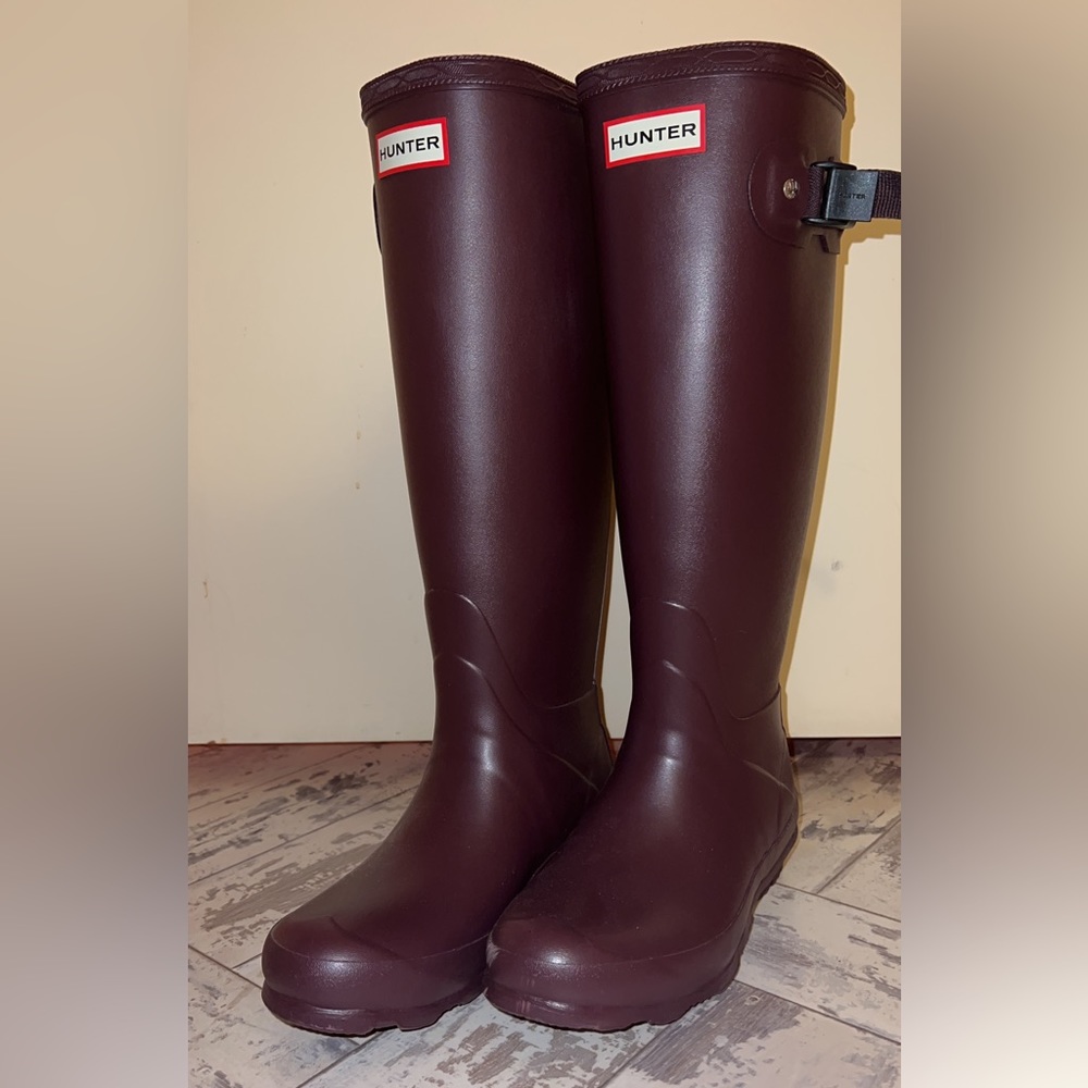 Maroon Hunter Tall Rain Boots Woman size 6